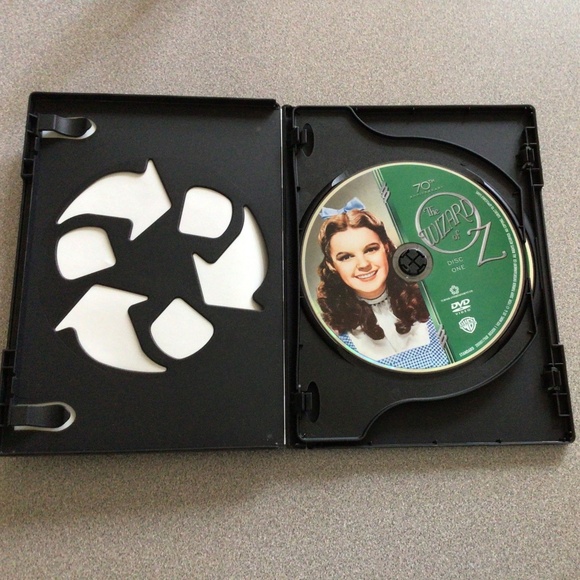 The Wizard of Oz 2 disc 70th Anniversary Edition - Picture 3 of 3